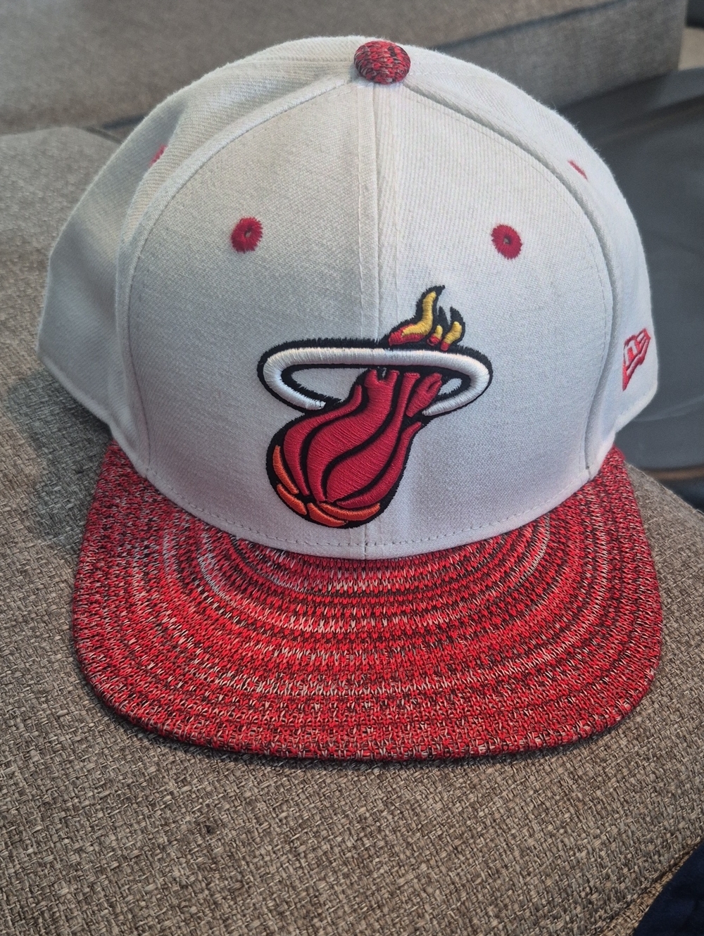 New Era 9FIFTY Two-Tone Snapback Cap - White & Red